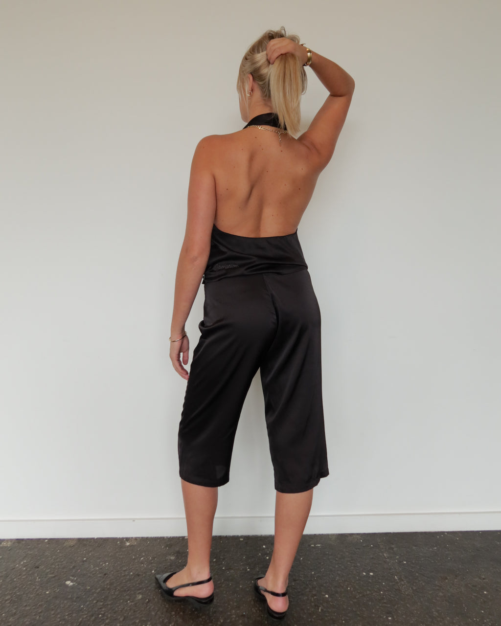 Alia Capri Black.