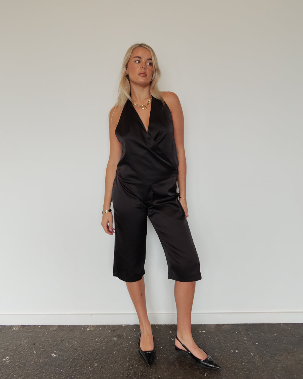 Alia Capri Black.