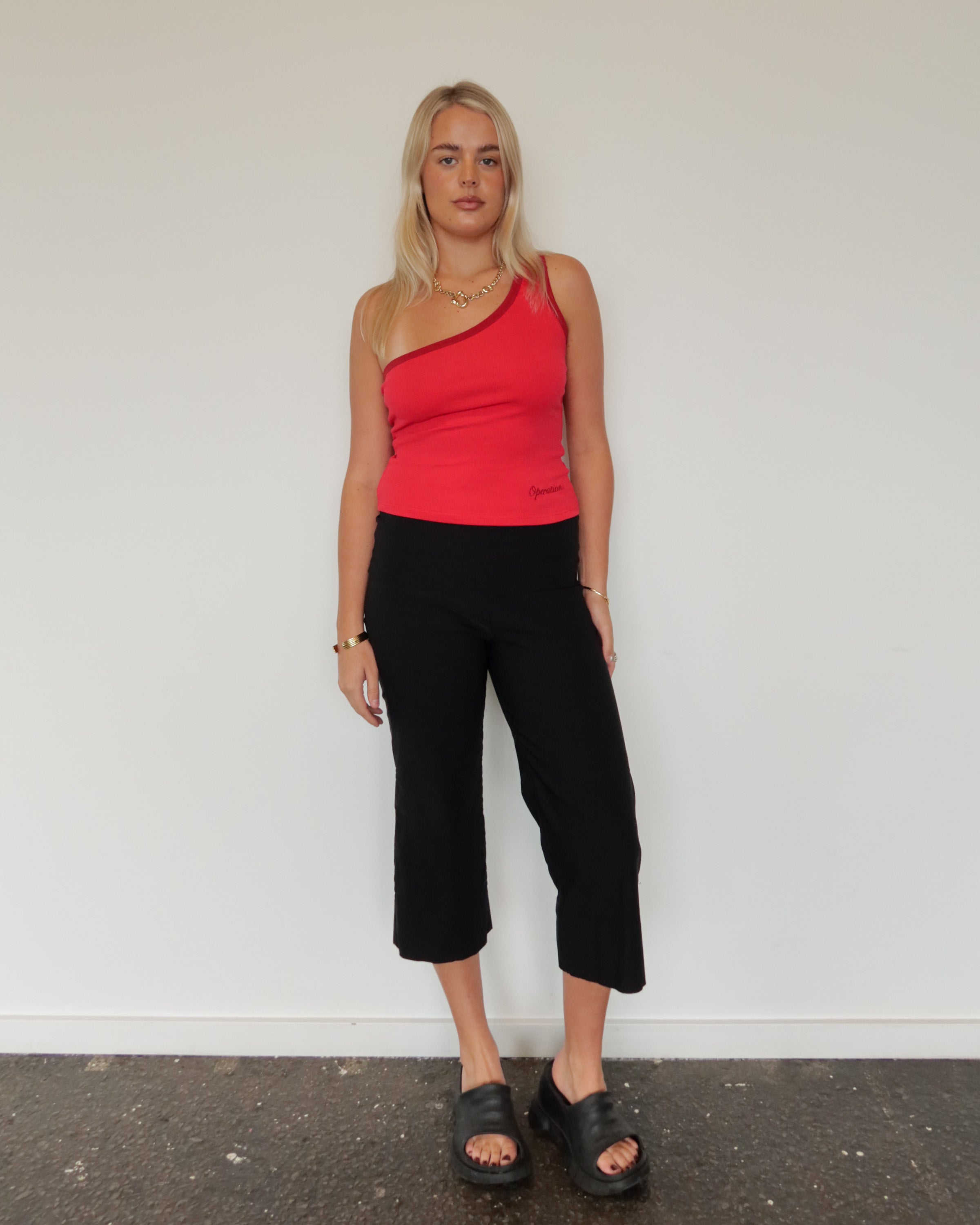 Tahlia Tank Red.