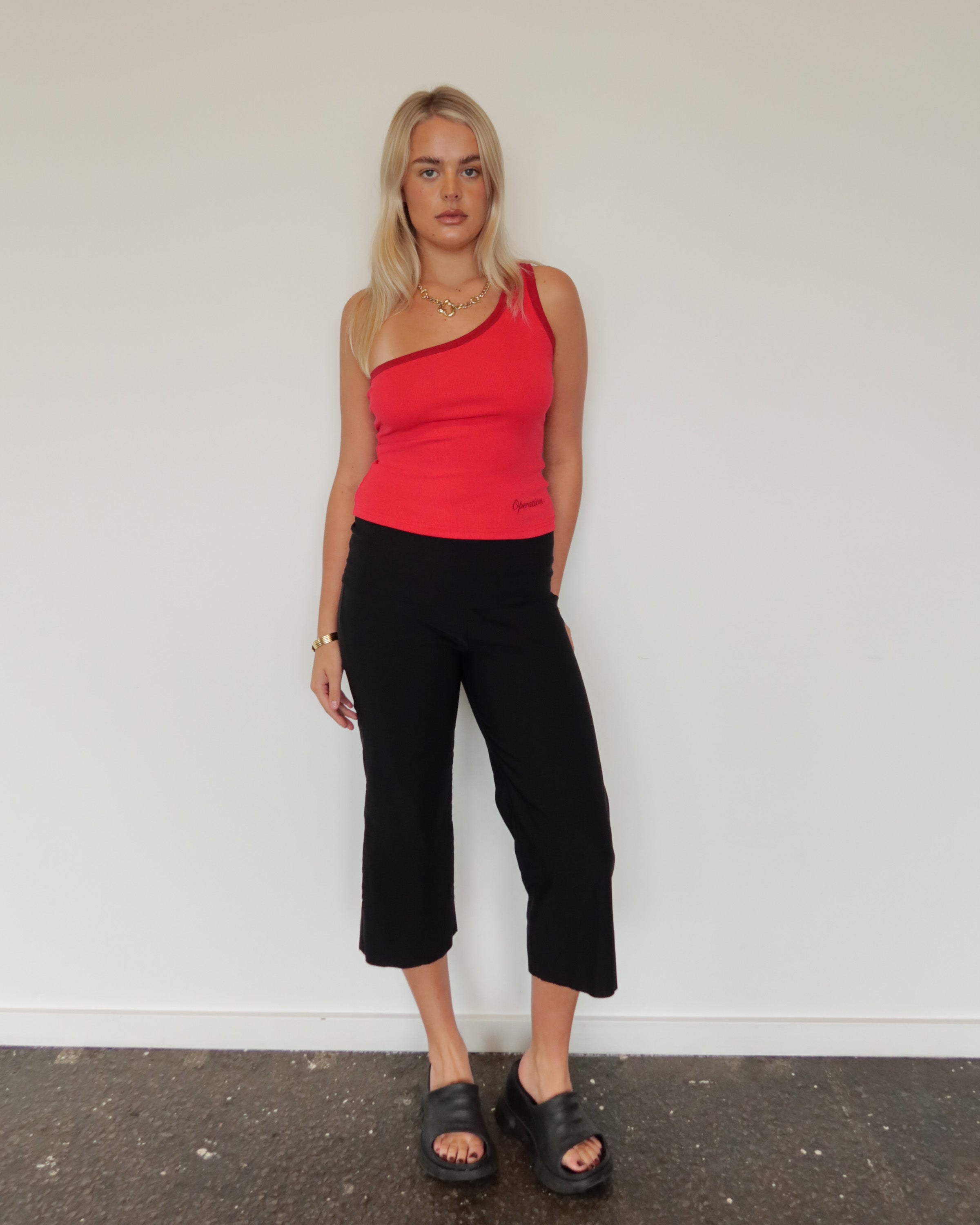 Tahlia Tank Red.